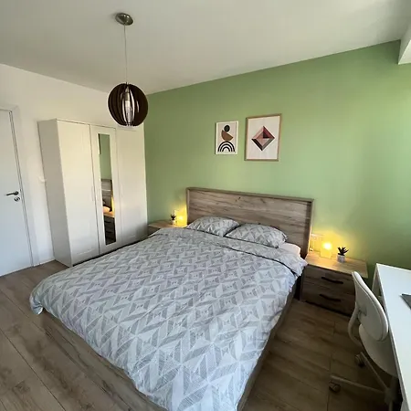 Cosy, Fully Renovated 2bd Near The Cathedral 瓦爾納