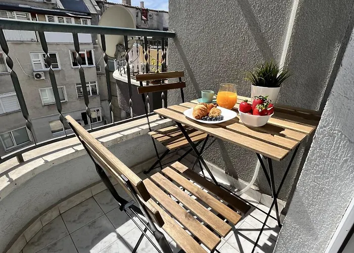 Cosy, Fully Renovated 2bd Near The Cathedral Διαμέρισμα