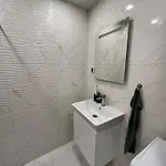 Apartman Cosy, Fully Renovated 2bd Near The Cathedral *