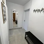 Apartman Cosy, Fully Renovated 2bd Near The Cathedral