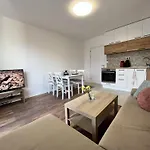 Apartman Cosy, Fully Renovated 2bd Near The Cathedral