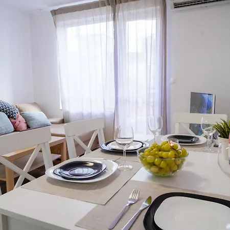 Apartman Cosy, Fully Renovated 2bd Near The Cathedral *